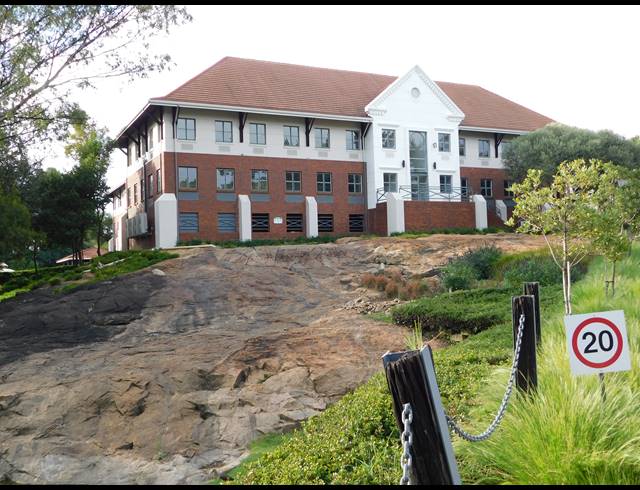 1,049M² OFFICE TO LET IN HYDE PARK